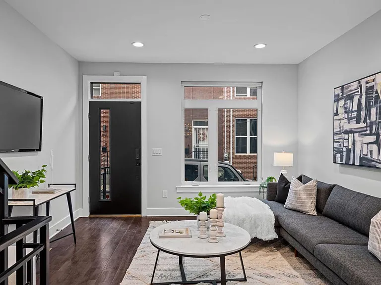 1410 N Marston St — Photo 24