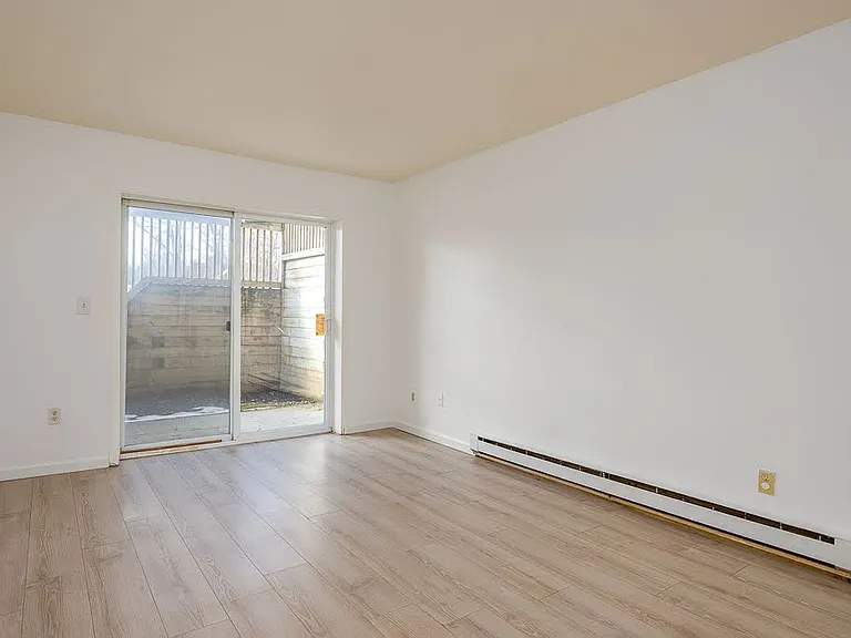 506 Fox Run Ln — Photo 12