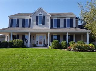 439 Brockway Dr, Mukwonago, WI 53149