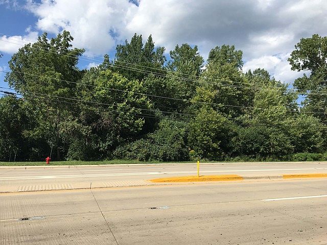 2nd image of 420 Half Day Rd