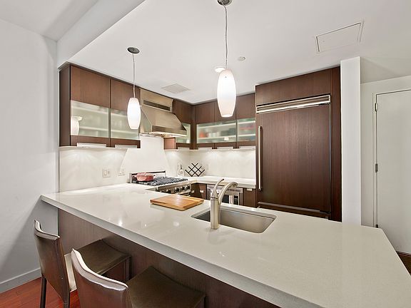 2nd image of 125 W 21st St APT 5E