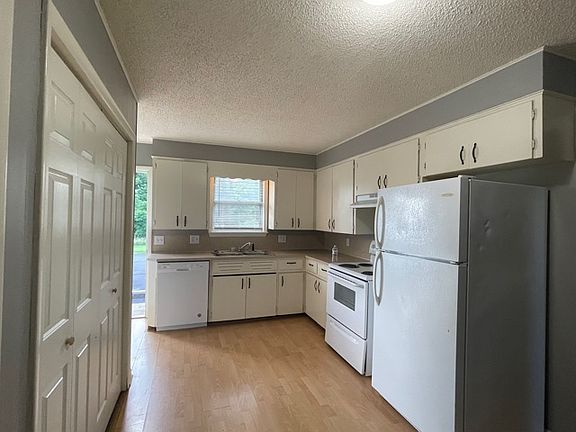 3rd image of 5409 S Hutchinson Ave #C4