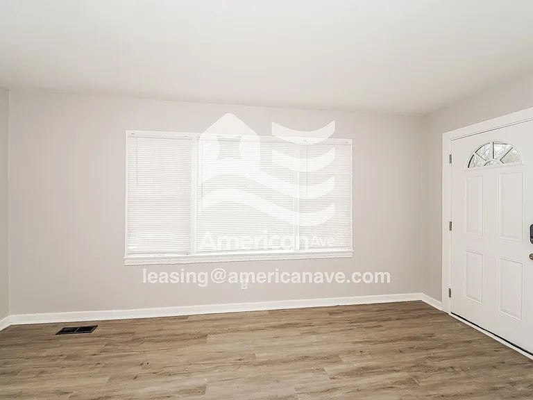 1612165_003_wm_-_living_room_13336003.jpg
