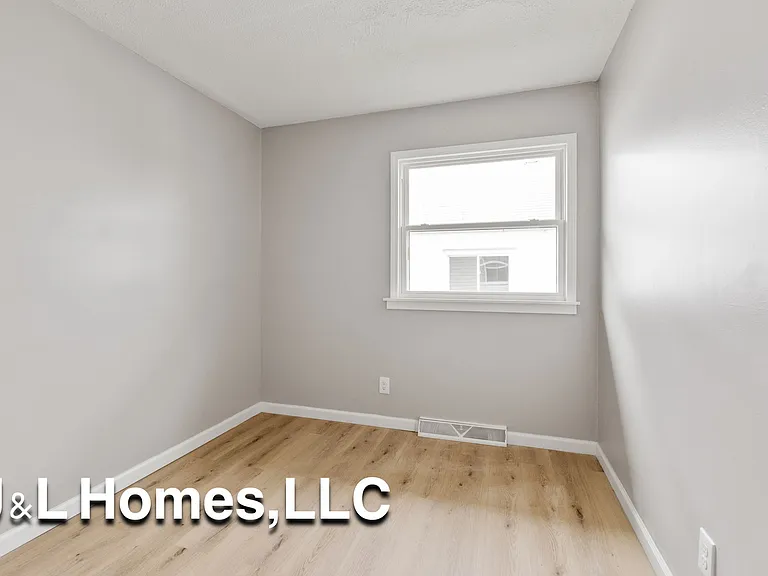50 Florence Ave — Photo 8