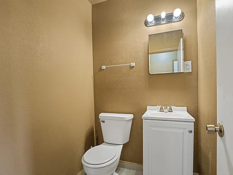 1118 Lincoln Ave — Photo 4