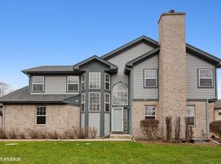 422 Kresswood Dr, McHenry, IL 60050
