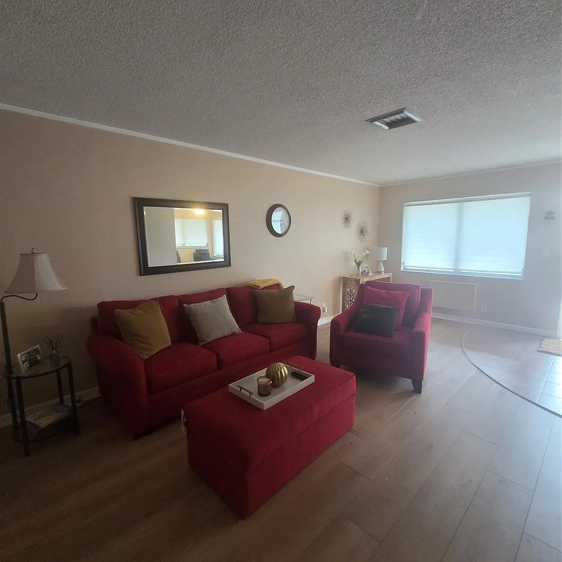 2 bed, 1.0 bath, 700 sqft, $1,800 — Photo 1