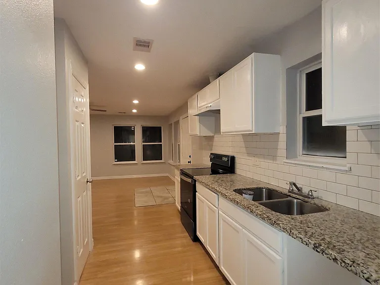 7608 E Magnolia St #B — Photo 14
