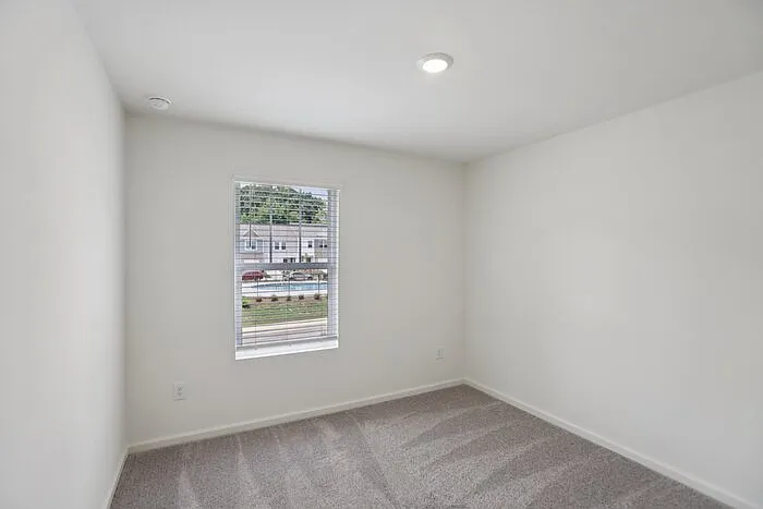 3 bed, 2.5 bath, 1421 sqft, $2,045 — Photo 4