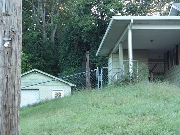 2nd image of 2122 Chillicothe St