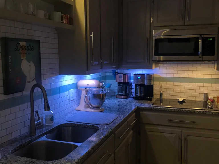 2405 W Carver St — Photo 3