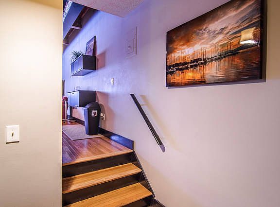 3rd image of 408 W Saint Clair Ave APT 202
