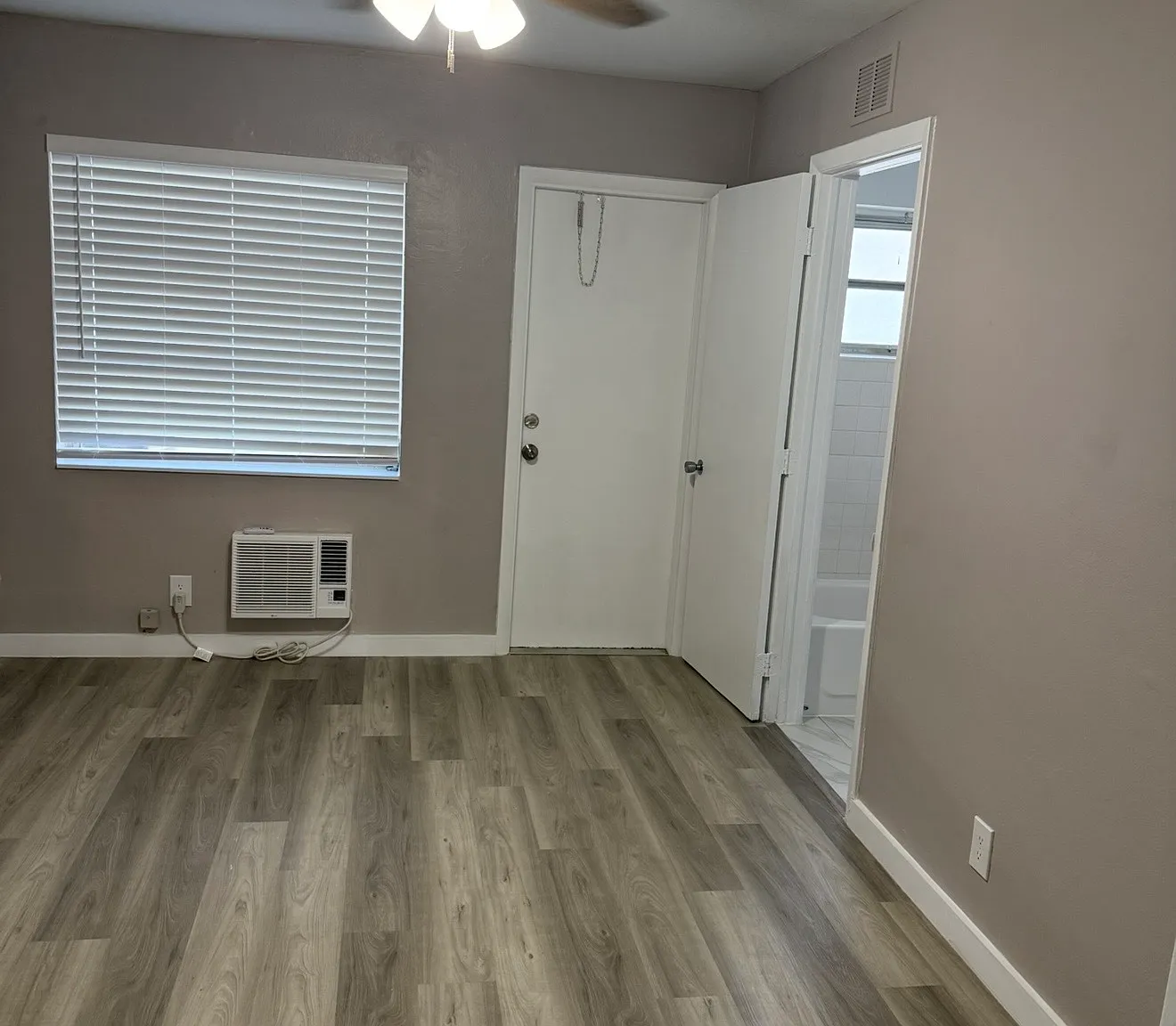 749 NE 13TH CT - 3 — Photo 3