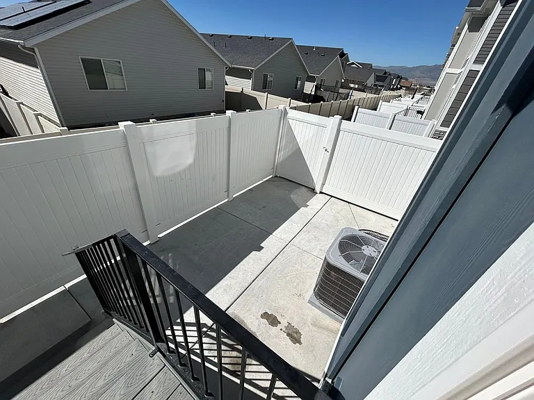 1712 E Fall St — Photo 12