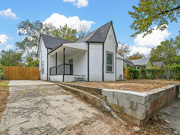 708 W Day St — Photo 19