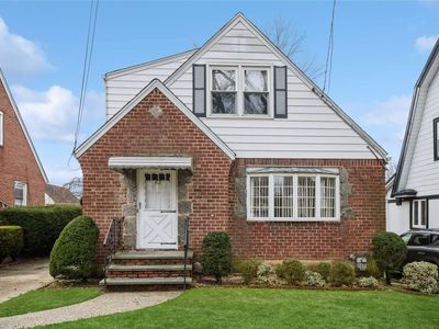 62 Whitney Avenue, Floral Park, NY, 11001