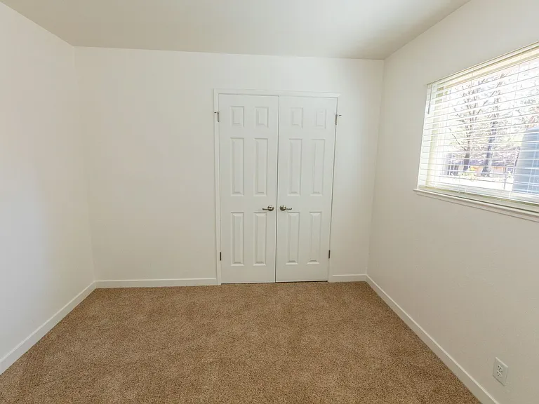 Villa Monterey Apartments — Photo 35