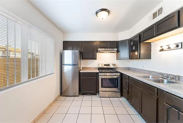 4 bed, $2,200 — Photo 3