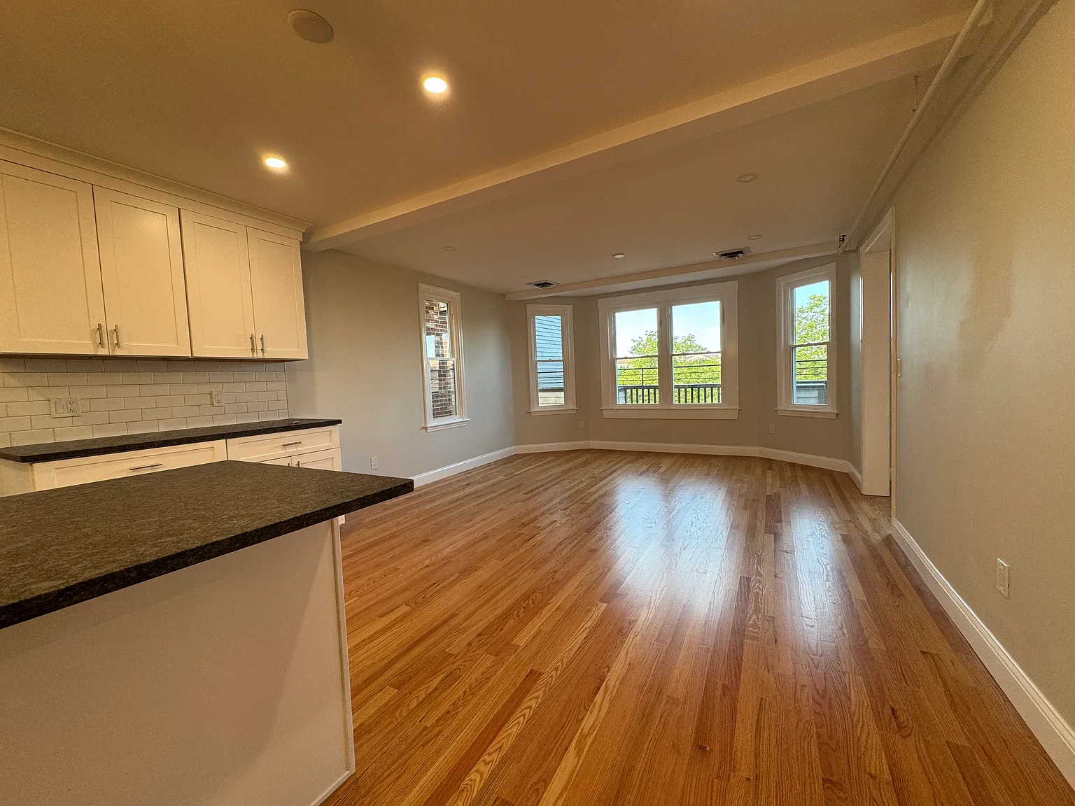 2 bed, 2.5 bath, 1200 sqft, $4,400 — Photo 2
