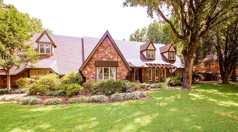2nd image of 8399 Dogwood Rd