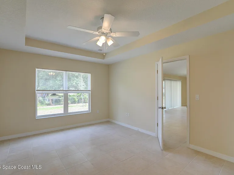 743 Breakwater Ter — Photo 22