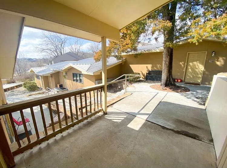 2 bed, 1076 sqft, $1,200 — Photo 3