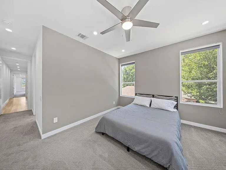 2722 Hondo Ave — Photo 15