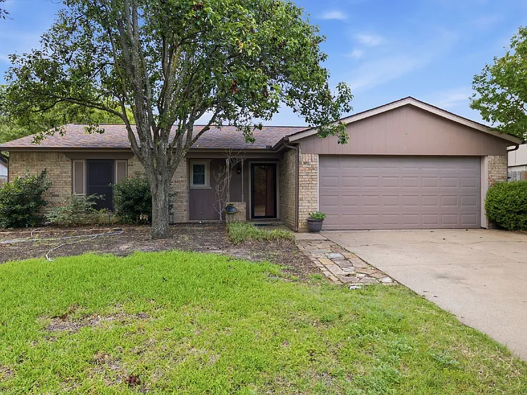 525 Parkview Dr — Photo 1
