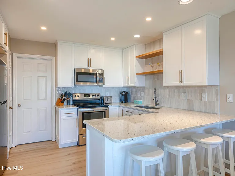 3994 Island Dr — Photo 30