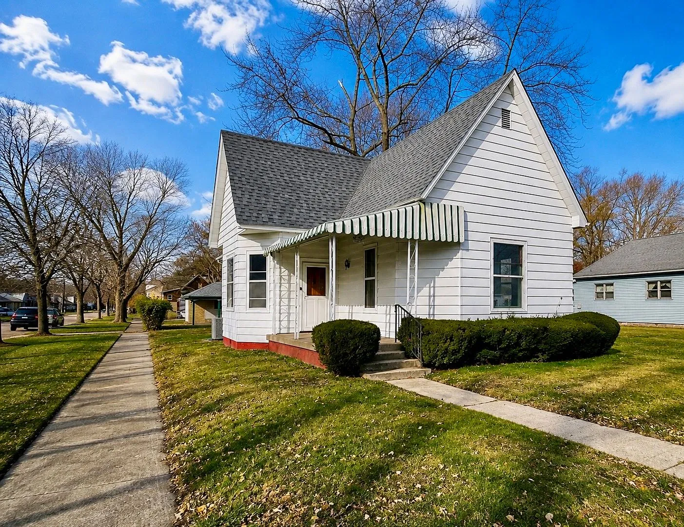 Charming 2-Bedroom Corner-Lot Home with Modern Updates & Garage! — Photo 2