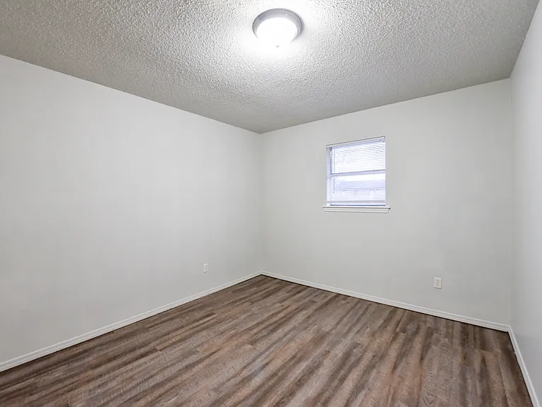 106 Circle N #B — Photo 6