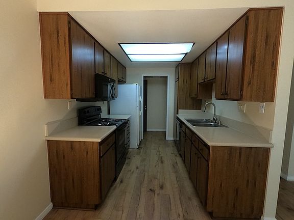 3rd image of 1677 Melrose Ave Unit F