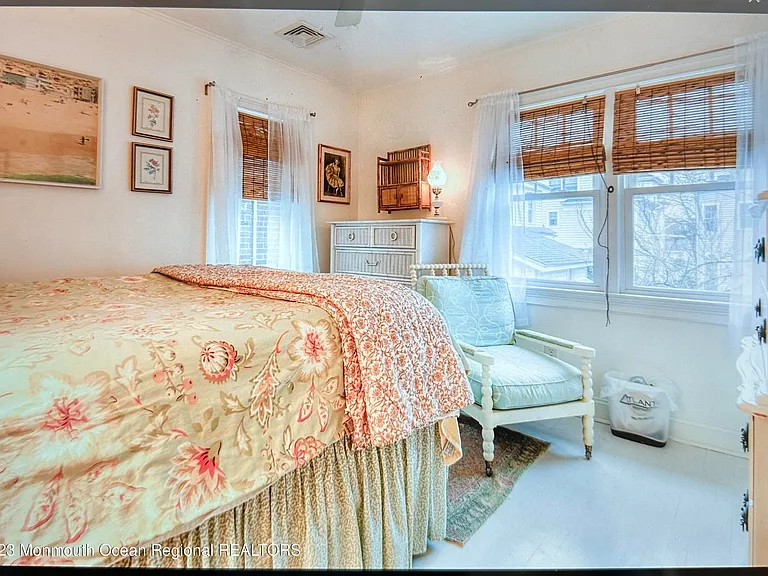 505 Washington Ln — Photo 12