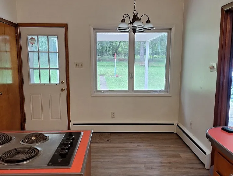 3102 Saranac Dr — Photo 6