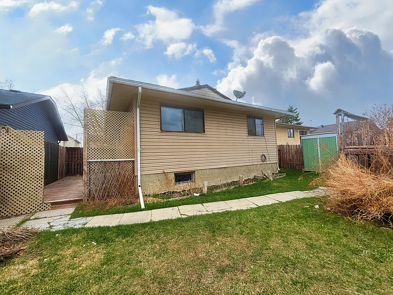 67 Castledale Way NE — Photo 24