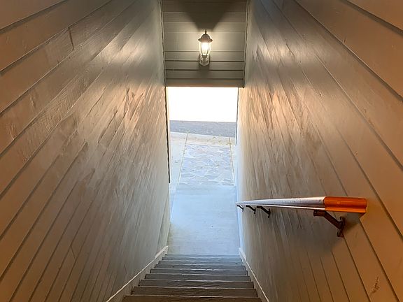 Hallway entrance, added sun tunnels so nice a bright during the day!