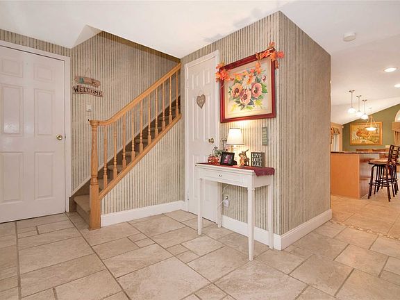 2nd image of 20 Songsparrow Ln