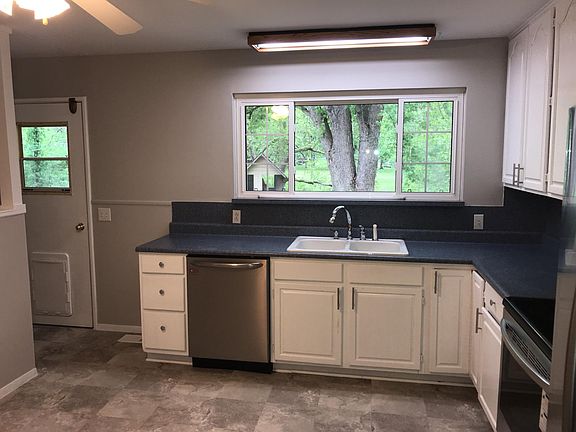 5th image of 3275 Brookshire Dr