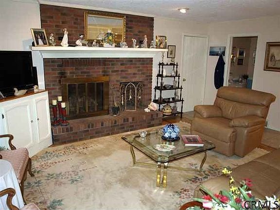 4th image of 22 Helen Dr