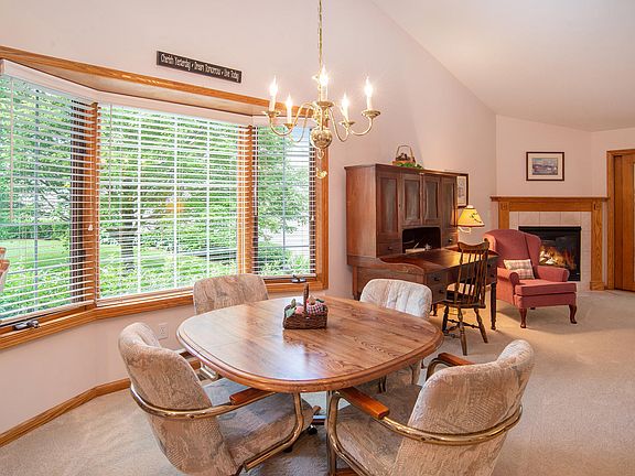 5th image of 264 Timberlake Dr E