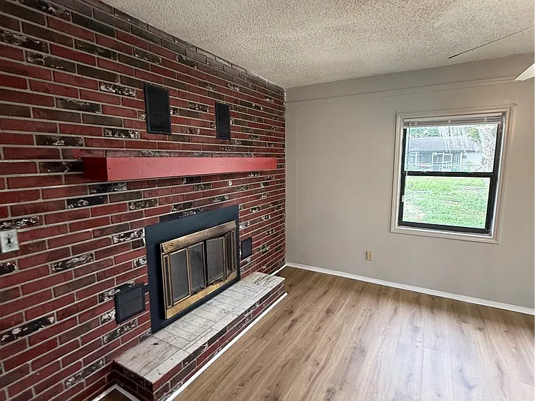 303 Lotus Ave — Photo 7