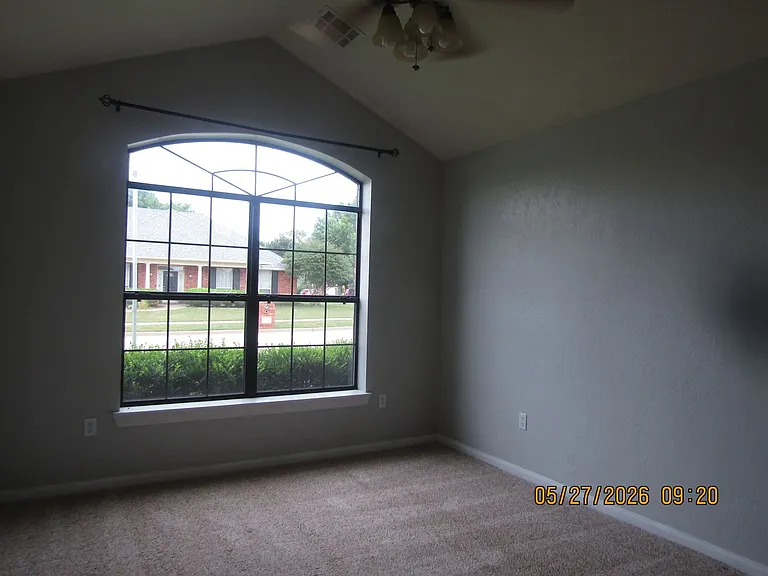 3119 NE Mayflower Ave — Photo 2