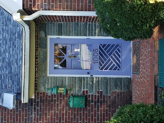 3rd image of 1005 Sandusky Dr