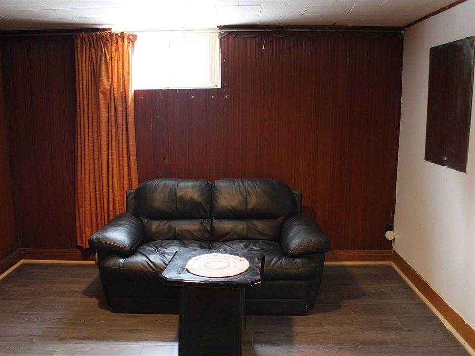 2nd image of 32 Almont Rd