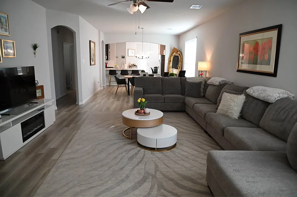 3 bed, 1974 sqft, $2,500 — Photo 2