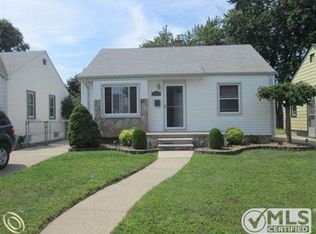 1560 Lindbergh St, Wyandotte, MI 48192