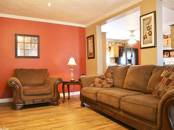 2nd image of 505 W Clark St
