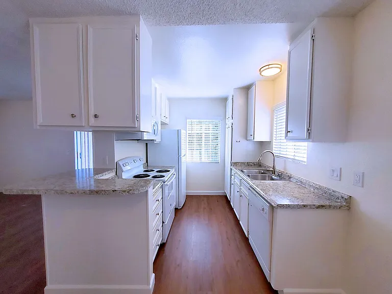 5614 Lauretta St — Photo 3