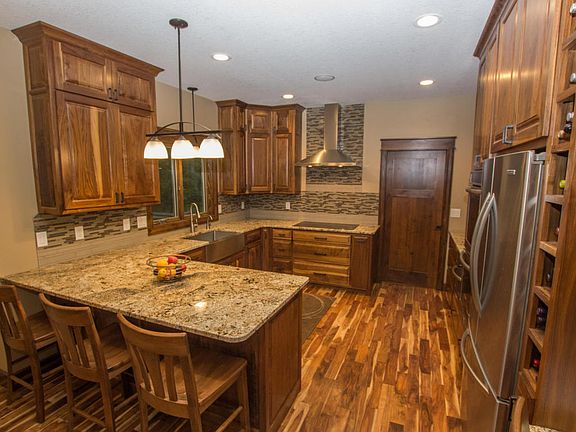 4th image of 3090 N Oaks Ln NW