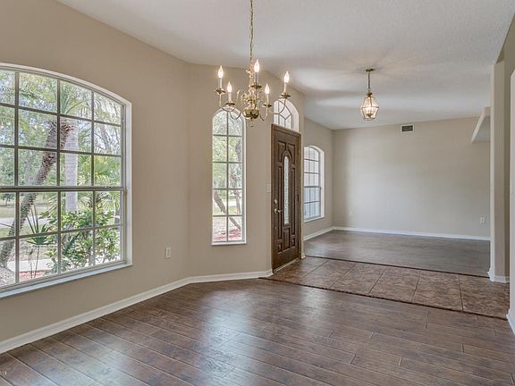 4th image of 270 Salmon Dr NE